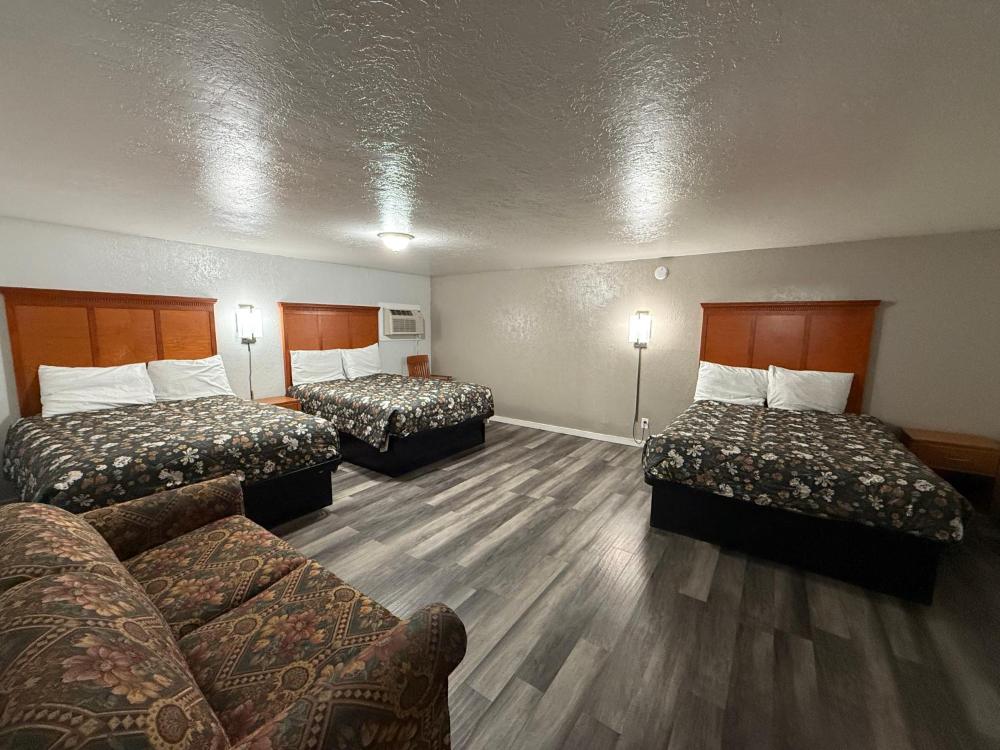 Deluxe Triple Room interior
